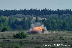Військовослужбовці ОС підірвали ракетою авто, яке підвозило боєприпаси бойовикам