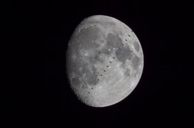 Астрофотограф опубликовал фото пролета МКС по диску Луны
