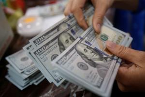 НБУ обещает продавать наличный доллар  на следующей неделе