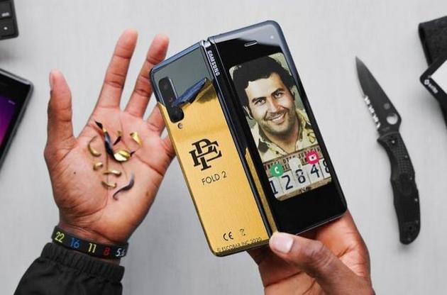 Гнучкий смартфон брата Пабло Ескобара виявився "розкладачкою" Samsung