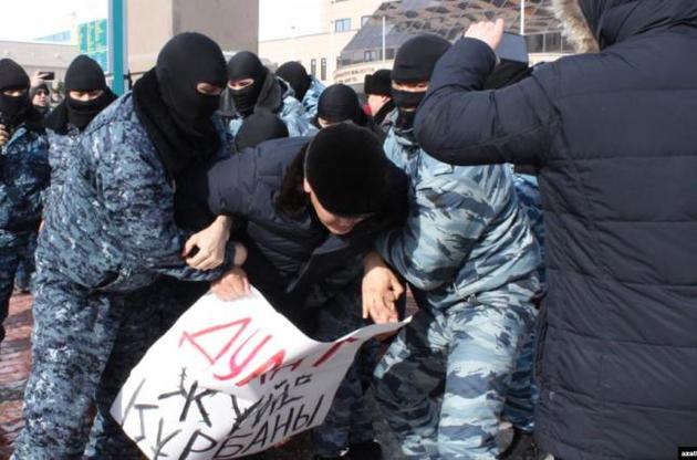 В Казахстані поліція затримала десятки людей за підтримку антиурядового мітингу