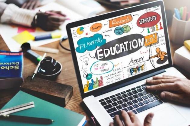 Учителям приходится самостоятельно обучаться методике ведения онлайн-уроков