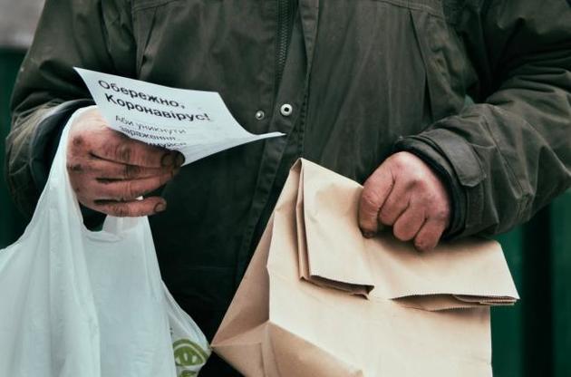 Волонтери в Україні допомагають тим, хто залишається на самоізоляції