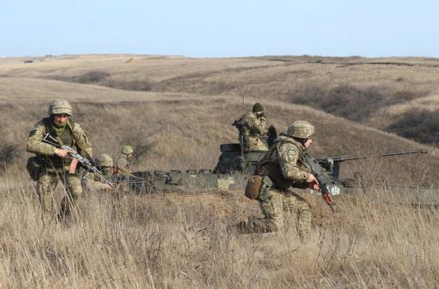 Боевики в Донбассе ранили украинского военного