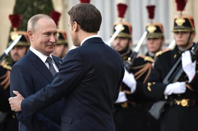 Путин обсудил с Макроном конфликт в Донбассе – Кремль