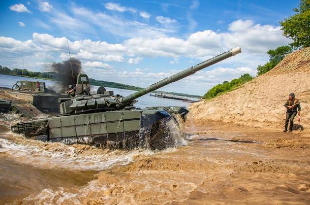 Окупанти вивели на полігони в Криму 40 одиниць бронетехніки