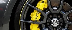 Крупные автомобильные компании приостановили производство в Европе из-за пандемии
