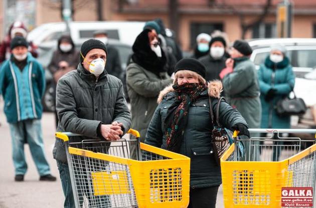 Почти половина украинцев считает, что ситуация с коронавирусом в Украине только ухудшается — опрос