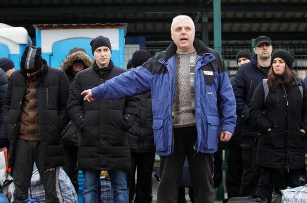 Колишню дружину й сина звільненого з полону "ДНР" Василя Савіна шість годин протримали в "МДБ" Донецька