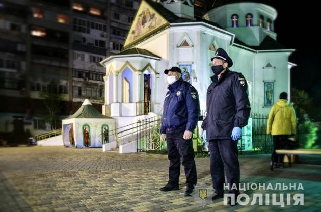 Поліція зафіксувала 19 порушень карантину під час нічних богослужінь