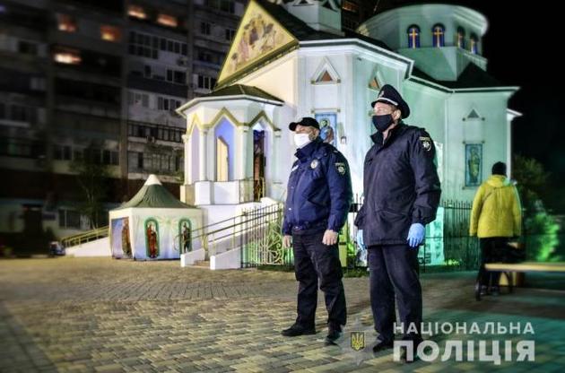 Всього богослужіння відвідали майже 130 тисяч громадян.