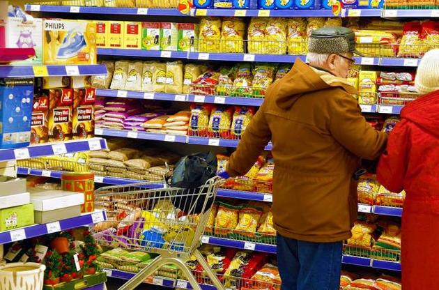 Кабмін повернув практику контролю над цінами на соціальні продукти харчування