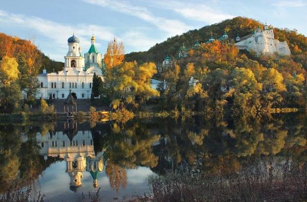 Великодню службу в Святогірській лаврі відвідали 300 вірян