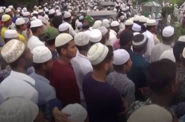 Десятки тисяч людей у Бангладеші вийшли на похорони священнослужителя попри на карантин