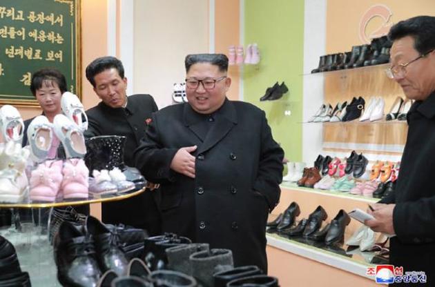 Ким Чен Ына не оперировали в течение трех недель — Южная Корея