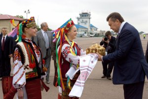 Янукович прогнозирует «относительную стабильность» в вопросе цены на хлеб