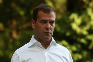 Медведев приостановил строительство трассы через Химкинский лес