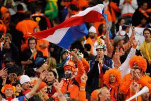 Президент Сербии лично принес извинения за поведение фанатов