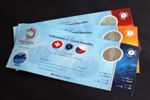 УЕФА предупреждает о спекуляции билетами на Евро-2012