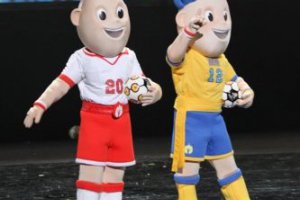 Эксперт: Талисманы Евро-2012 Славик и Славек имеют признаки неполноценных людей