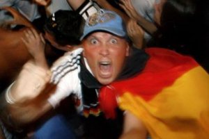 Польша к Евро-2012 откроет посольства для фанов