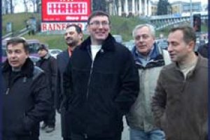 Более 60 нардепов потребовали освободить Луценко, дочитавшего свое дело