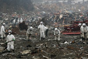 В поисковой операции в Японии будут задействованы 25 тыс. человек