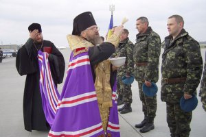 Миротворцям у Ліберії святу воду для Великодня привезли з України