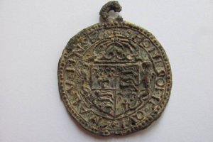 На Волыни археологи нашли 500-летний медальон