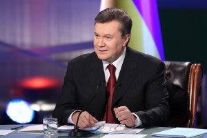 Янукович поздравил соотечественников с Днем Победы