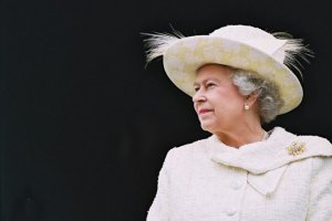 Елизавета II начала первый за 100 лет визит британского монарха в Ирландию