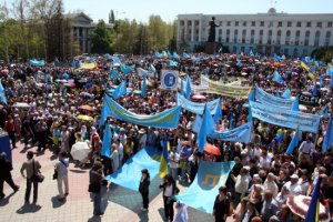 Двадцать пять тысяч крымских татар митингуют в Симферополе