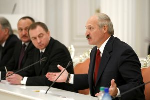 Лукашенко закроет в Беларуси неправильные СМИ