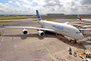 Airbus-380 врезался в здание аэропорта на авиасалоне Ле Бурже