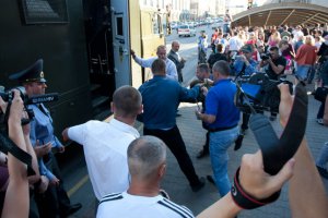 В Минске начался суд над участниками «молчаливой акции протеста»
