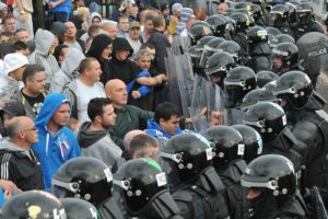 В Северной Ирландии продолжаются столкновения демонстрантов с полицией (видео)