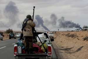 Войска Каддафи отбили у повстанцев ключевой город