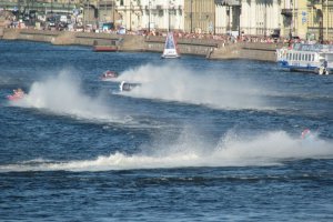 Гонщик з ОАЕ став переможцем українського етапу «Формули-1» на воді