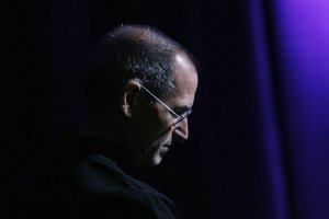 Стів Джобс залишає посаду глави Apple
