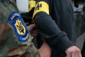 У Харкові патріоти кидали димові шашки в будинок СБУ, протестуючи проти арешту