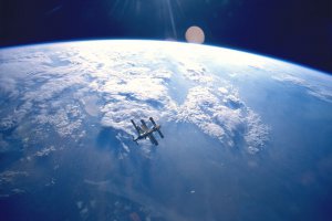 МКС грозит столкновение с обломком ракеты