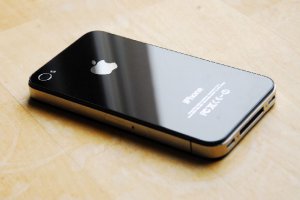 Акции Apple упали в цене после презентации нового iPhone. Пользователи разочарованы