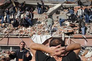 Через землетрус у Туреччині загинуло до 1 тис. осіб
