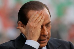 Берлусконі пішов у відставку
