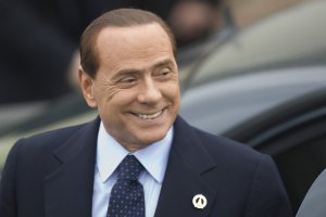 Проти Берлусконі закрили одну справу