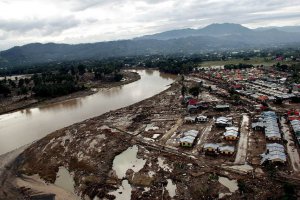 На Филиппинах число жертв наводнения приблизилось к 1000