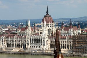Єврокомісія стурбована порушенням Угорщиною європейського законодавства