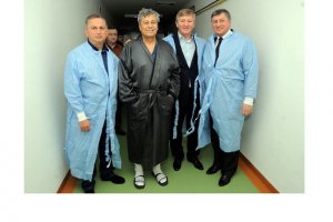 В больницу к Луческу приехали Ахметов и Колесников