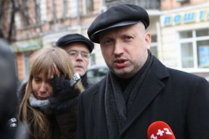 Турчинов заявил, что у Тимошенко нет личного массажиста