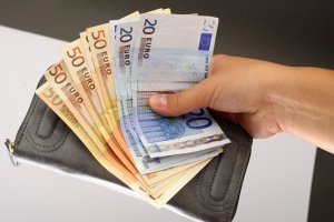 Чехия даст МВФ кредит, но в два раза меньший
